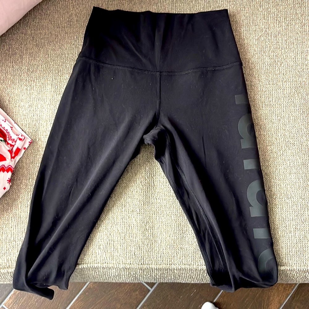 📍SOLD📍 lululemon Size 4 Align with Lululemon on side in black bold lettering
